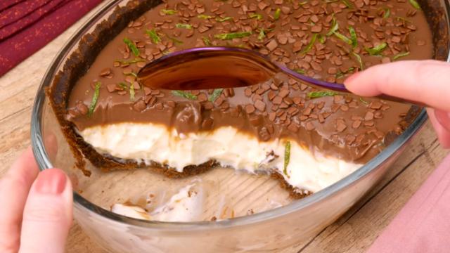 Torta de limão com ganache na travessa: delícia gelada e cremosa é a favorita da minha filha