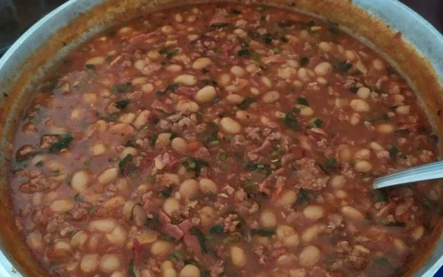 O feijão mexicano tem bastante molho de tomate (Créditos: TudoGostoso/Edy M. Santana)