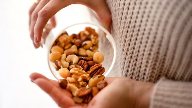 Essa é a nut mais recomendada pelos nutricionistas para reduzir os níveis de açúcar no sangue e melhorar sua saúde metabólica: descubra esses e outros benefícios da oleaginosa