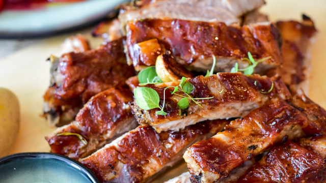 Essa receita é daquelas de ficar lambendo os dedos para conseguir aproveitar ao máximo! (Créditos: Canva)