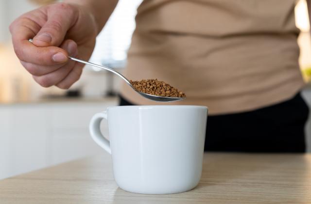 Café instantâneo gourmet? Quem ama café e não tem tempo para preparar a bebida vai adorar conhecer essa versão que une o útil ao agradável
