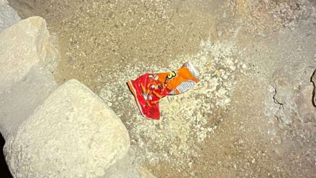 Alguém deixou um pacote de Cheetos na maior caverna dos EUA. O problema é o caos para o ecossistema que veio depois