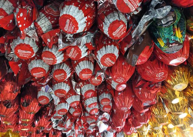 Páscoa sem chocolate? Alto preço do alimento faz os ovos de chocolate terem menos cacau e preço exorbitante; veja como economizar!
