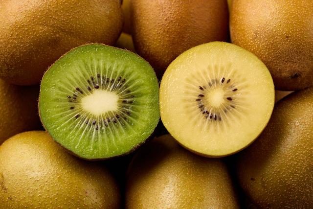Kiwi verde ou kiwi amarelo não têm o mesmo sabor nem os mesmos benefícios: qual escolher