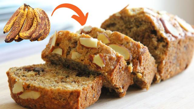 Aqui está uma ótima maneira de usar bananas maduras demais: receita muito fácil de pão de banana do chef