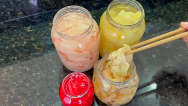 Finalmente aprendi a fazer gengibre em conserva igual aqueles que são servidos nos restaurantes japoneses (e é bem fácil!)