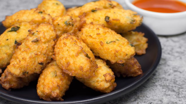 Reaproveitar o arroz nunca foi tão gostoso: prepare bolinhos sequinhos e crocantes na air fryer