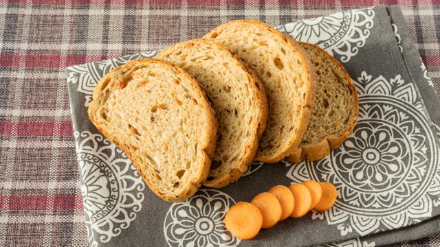 Não precisa sovar! O pãozinho de cenoura sem glúten e lactose que você faz no liquidificador