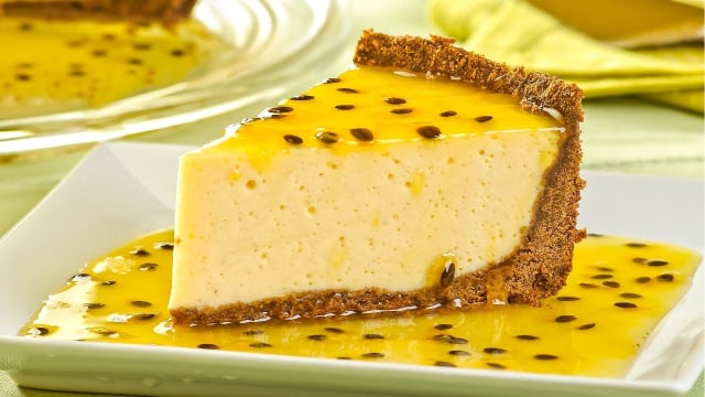 O cheesecake de maracujá vira o protagonista de qualquer evento (Créditos: Shutterstock)