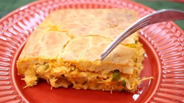 Essa foi a primeira torta salgada que eu fiz e a minha família amou: torta cremosa de frango de liquidificador