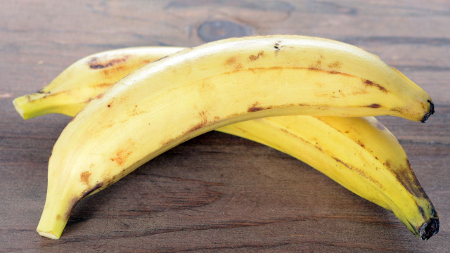 Se você acha que banana só prende o intestino, está errado: a verdade por trás dessa fruta que pode ajudar até na prisão de ventre