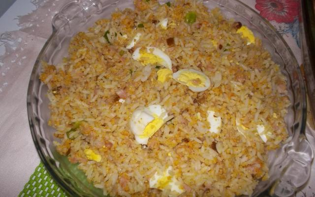 Farofa e arroz em um acompanhamento só perfeito para as festas (Créditos: TudoGostoso/Jociane)