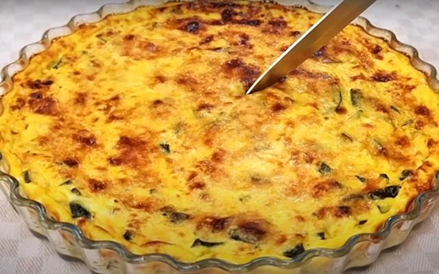 Eu almoço e janto essa quiche várias vezes na semana: torta saudável é proteica, barata e tem poucas calorias