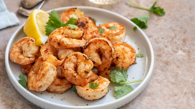O segredo de um chefe para fazer o camarão grelhado perfeito: "são preparados sem óleo; precisam apenas de sal e algumas gotas de água"