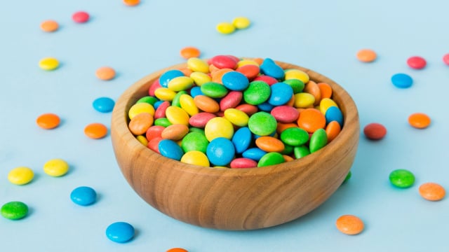 Mudança dos clássicos confeitos de chocolate chegará ao público em breve (Créditos: Shutterstock)