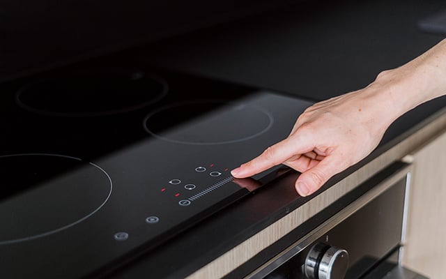 Aqui está por que você deveria dar adeus ao fogão de indução: nova opção é mais econômica, segura e rápida