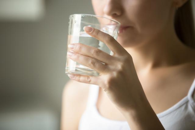 Benefícios da água: é isso que acontece com o seu corpo se beber a quantidade certa TODOS OS DIAS
