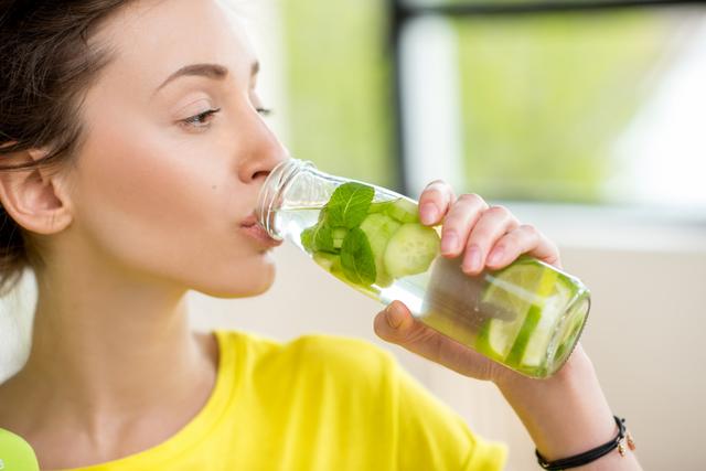 Água com pepino: como ela afeta o açúcar no sangue se você tomar essa bebida regularmente