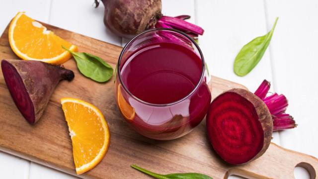 Suco vampiro de beterraba com laranja pode ser a sua melhor alternativa: conheça os benefícios de beber esse suco todos os dias