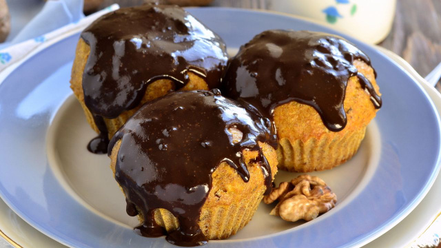 Bolinho de cenoura sem glúten é o lanche perfeito para crianças celíacas que até o amiguinho da sua filha vai querer!