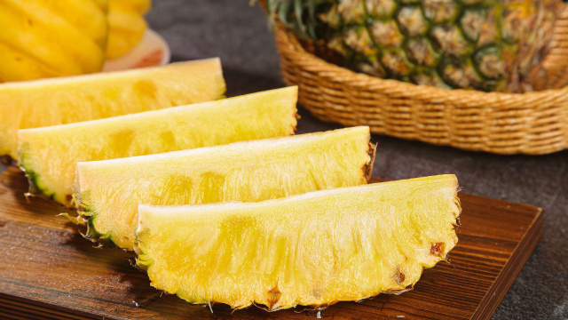 Depois de comprar o abacaxi, mantenha-o na geladeira depois de aberto ou congele os pedaços para evitar desperdícios (Créditos: Shutterstock)