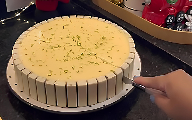 Torta de limão com Bis: a sobremesa de Réveillon pra ninguém botar defeito e encerrar a ceia em grande estilo