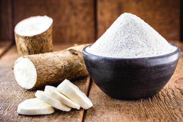 Pode comer farinha de mandioca todos os dias? Descubra benefícios do alimento e como incluir na dieta