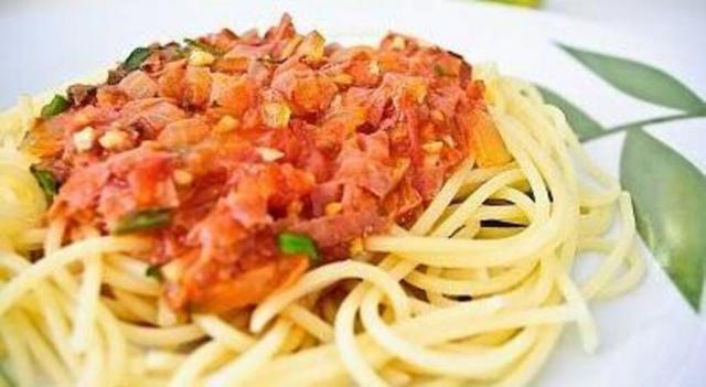 Já experimentou preparar um macarrão com mortadela? (Créditos: Daniella Carrara/TudoGostoso)