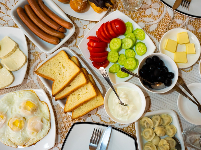 O que você comeria se fosse um bilionário? Com certeza o seu café da manhã seria bem diferente do de Elon Musk