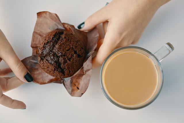 Nem bolo, nem achocolatado: esse é o maior erro que as pessoas cometem no café da manhã e gera pico de insulina no sangue