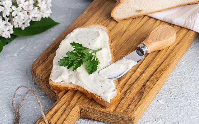 Nem requeijão, nem cream cheese, nem creme de ricota: essa é a opção mais saudável para o seu café da manhã