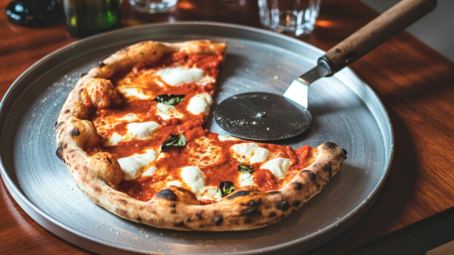 Sua massa de pizza encolhe na forma? O motivo é mais simples do que você imagina e tem solução!