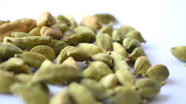 Baixo teor calórico, quantidade de fibras e presença de compostos antioxidantes. (Créditos: Canva)