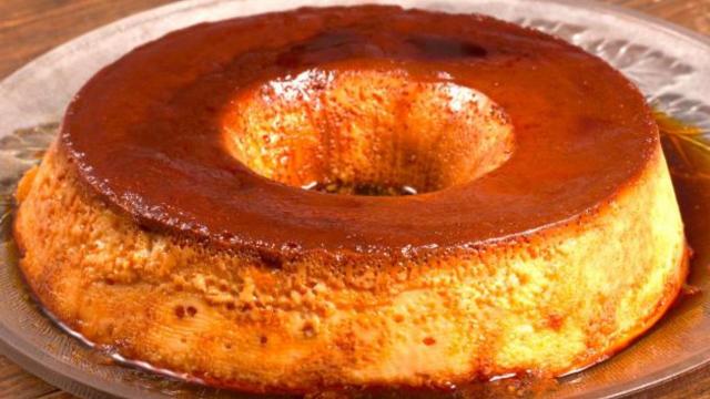Um almoço de Páscoa na airfryer não fica completo sem um delicioso pudim (Créditos: TudoGostoso)