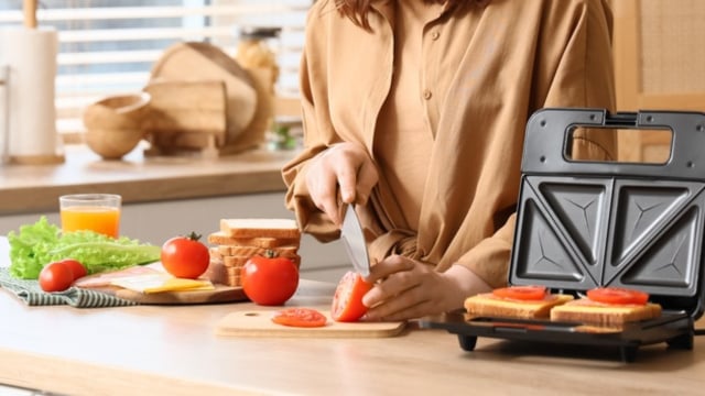 Combo imperdível para a cozinha! Sanduicheira e mixer Cadence por R$ 200