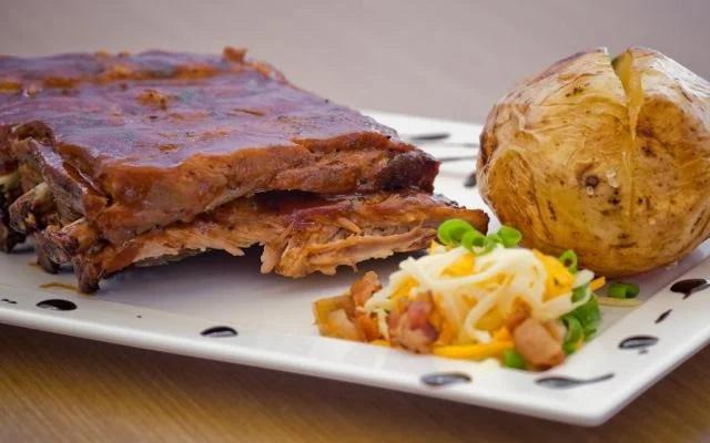 Essa costelinha é igual de restaurante (Créditos: TudoGostoso)