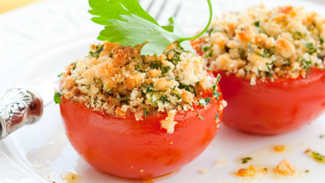 Ideal para qualquer estação, confira nossa receita de tomates recheados sem cozimento e com muito frescor!