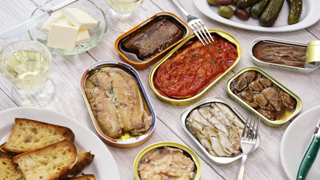Refeição saudável e econômica com foco em alimentos que protegem o corpo e fortalecem a estrutura óssea. (Foto: Shutterstock)