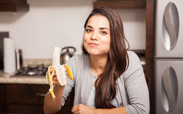 Passei a comer uma banana depois do jantar desde que descobri os benefícios desse hábito delicioso para a minha saúde