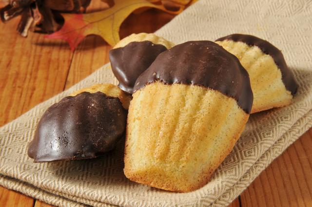 Madeleine é a sobremesa francesa perfeita para impressionar seus convidados nas festas de fim de ano: receita fácil e barata vai ser sucesso garantido!