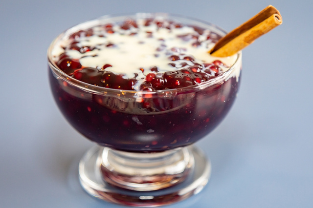 Sagu de vinho é sobremesa popular no Rio Grande do Sul. (Foto: Shutterstock)