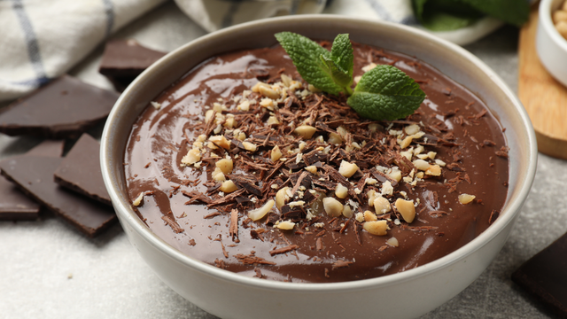 4 opções de sobremesas proteicas para manter a dieta de um jeito delicioso