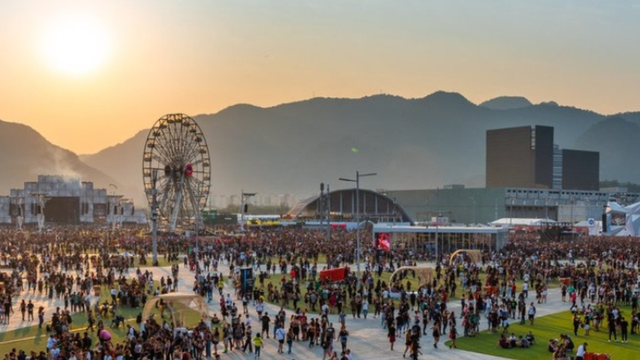 Vai assistir ao Rock in Rio 2024 em casa? Veja os melhores produtos para preparar uma noite com os amigos!