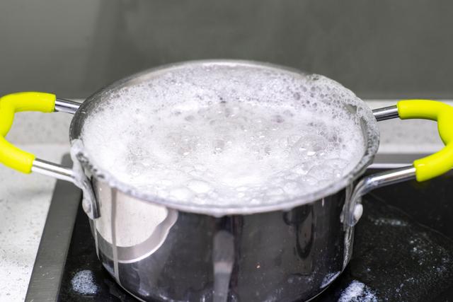 O segredo dos chefs para evitar que a água de fervura transborde da panela ao cozinhar o arroz