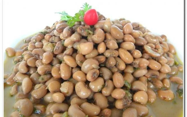 O feijão-verde é como o feijão-de-corda, mas ainda não maduro (Créditos: TudoGostoso/Itamara)