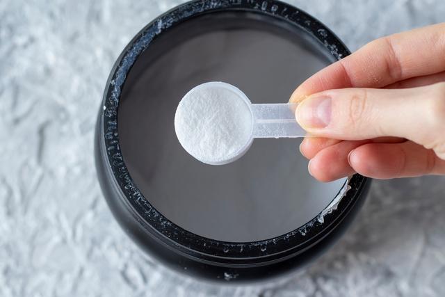 A creatina contém cafeína? Veja a composição do suplemento e seus efeitos no organismo