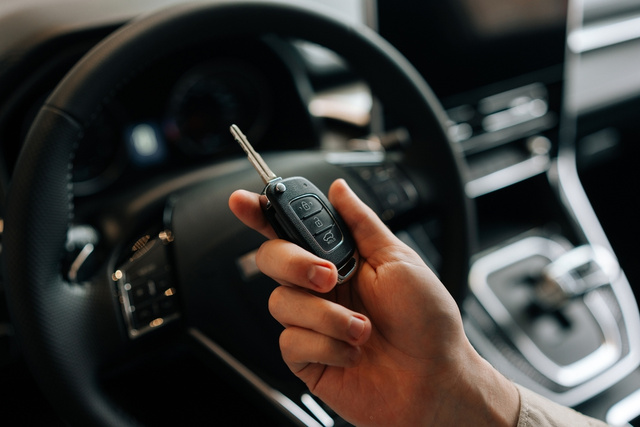 Todas as chaves de carro têm essa função, mas é impressionante como quase ninguém sabe disso