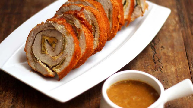 Todo o Natal eu faço esse lombo recheado com sálvia: receita é perfeita para variar o preparo e garantir mais sabor