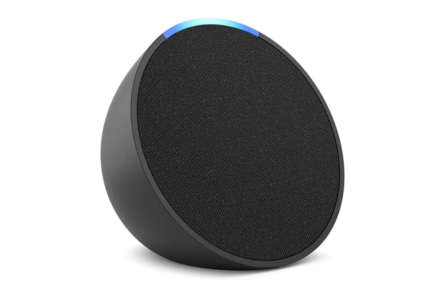 Compacto e potente, o Echo Pop leva música e tecnologia para qualquer canto da sua casa (Divulgação: Amazon).