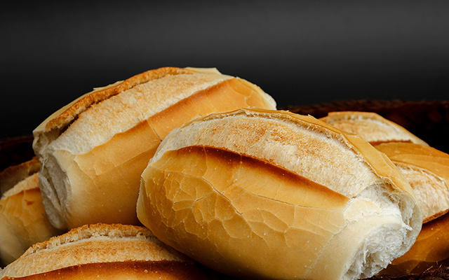 Como fazer pão francês em casa? Siga o passo a passo e eles ficarão crocantes por fora e tão bons quanto os de padaria